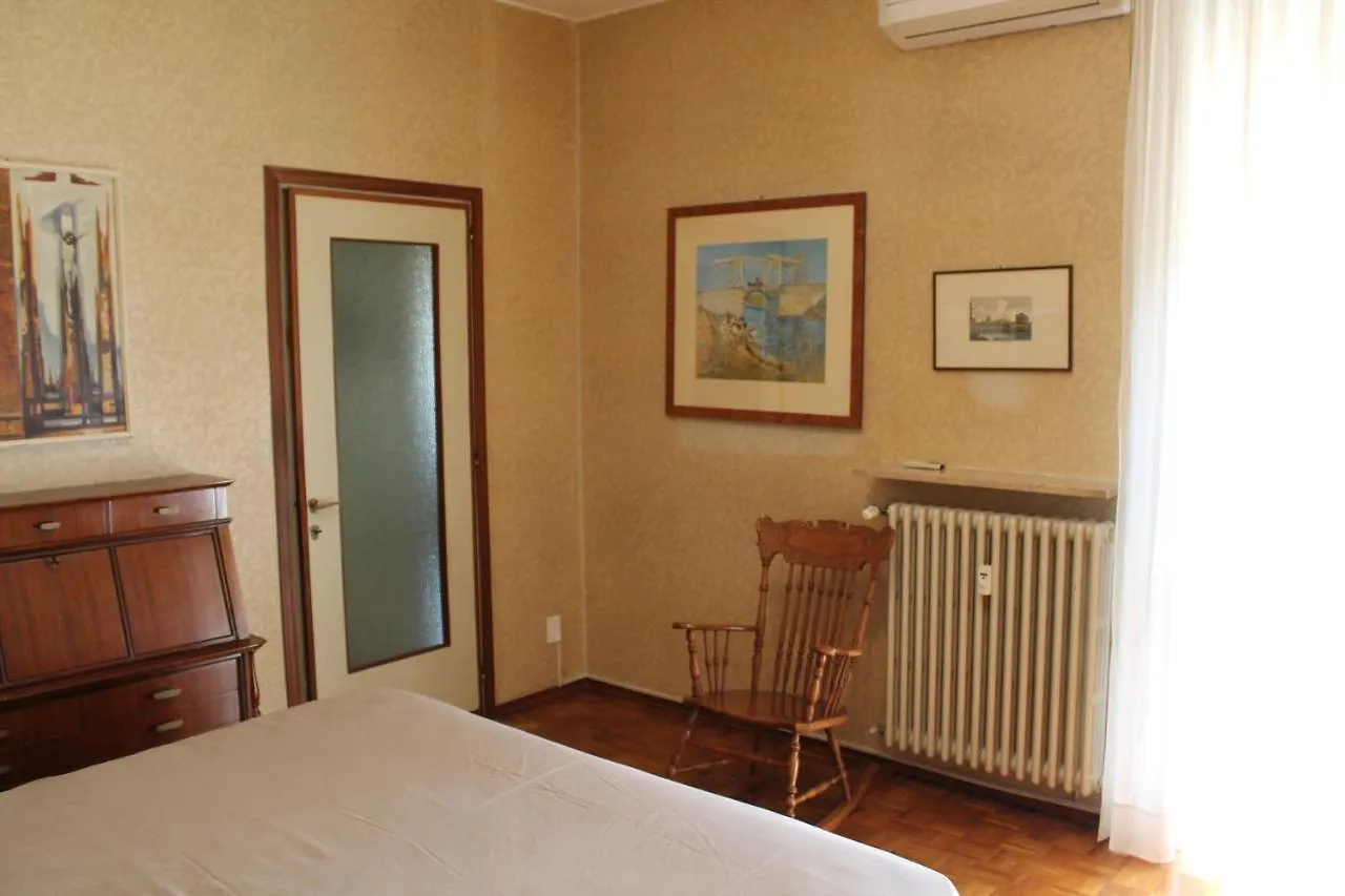 Apartment L'Appartamento Della Stazione Di Saronno Italy