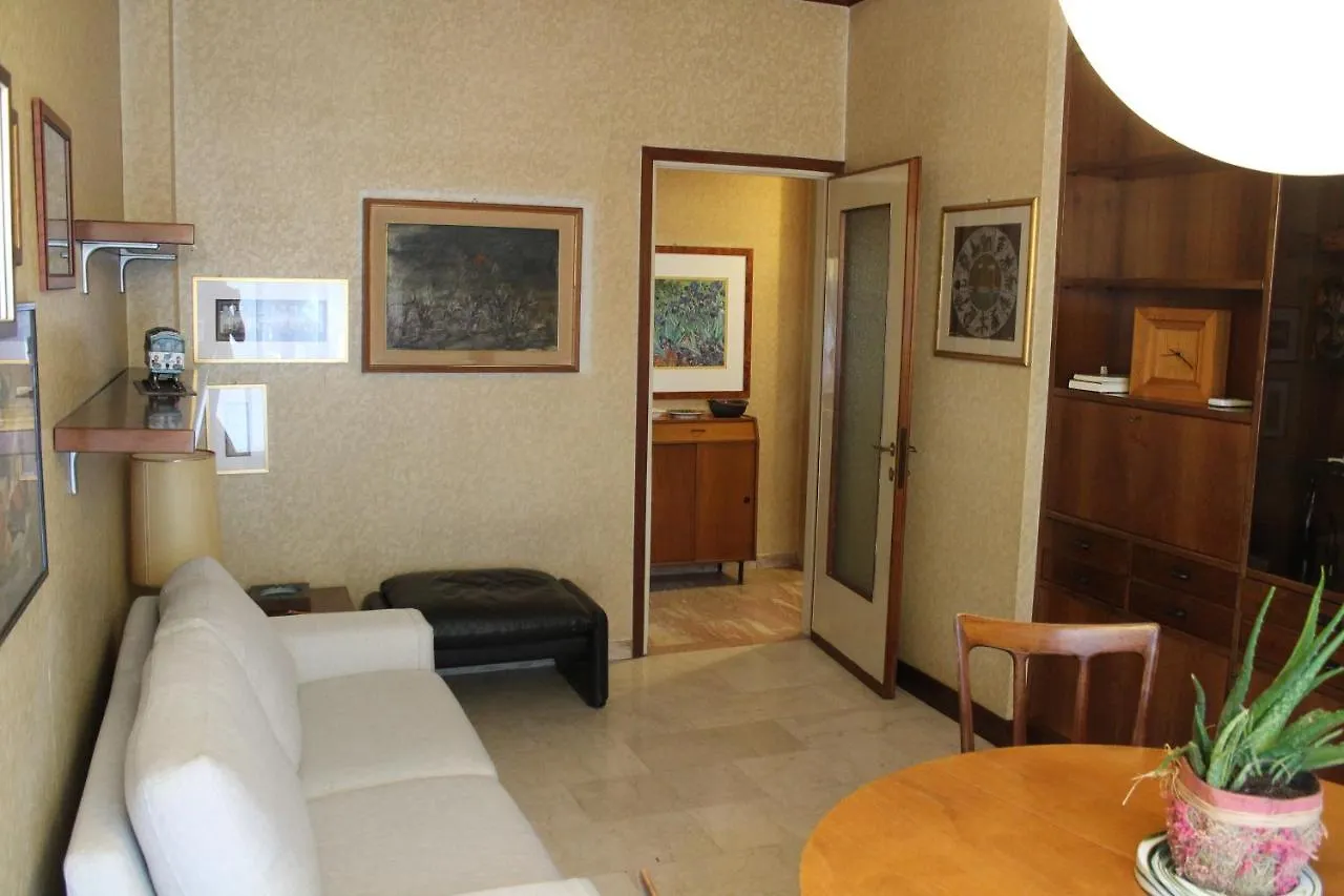 Apartment L'Appartamento Della Stazione Di Saronno Italy