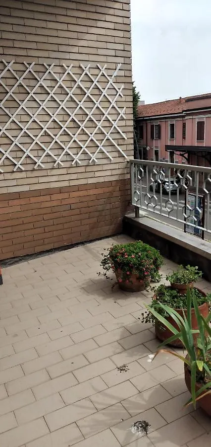 Apartment L'Appartamento Della Stazione Di Saronno Italy